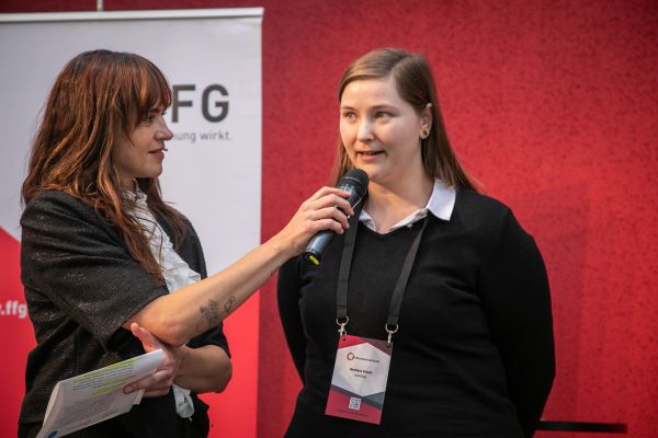 Personen auf dem Podium