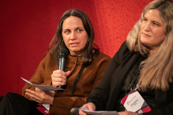 Sprecherinnen auf dem Podium