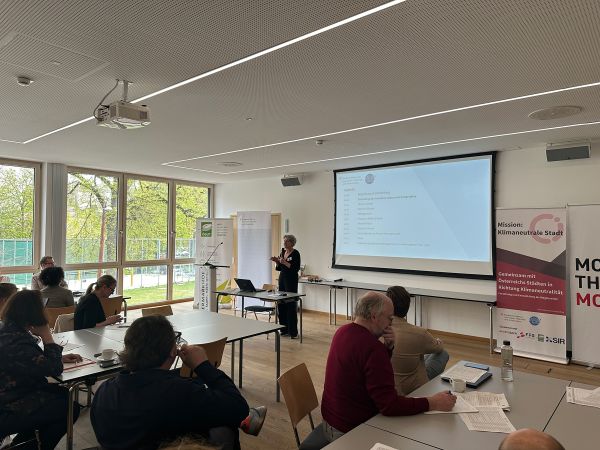 Vortragende und Publikum