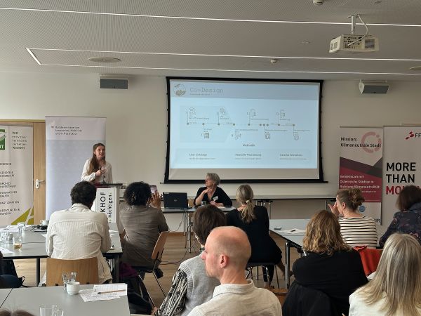 Vortragende und Publikum