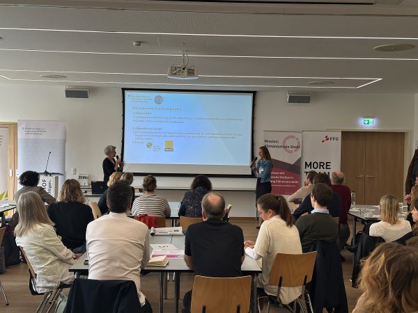 Vortragende und Publikum