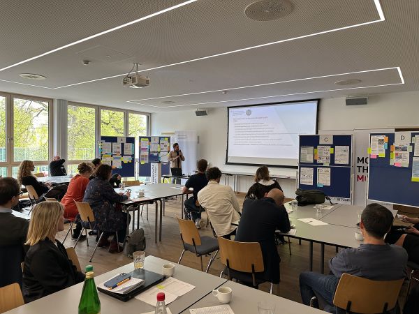 Vortragende und Publikum