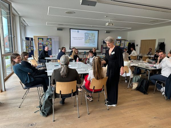 Vortragende und Publikum