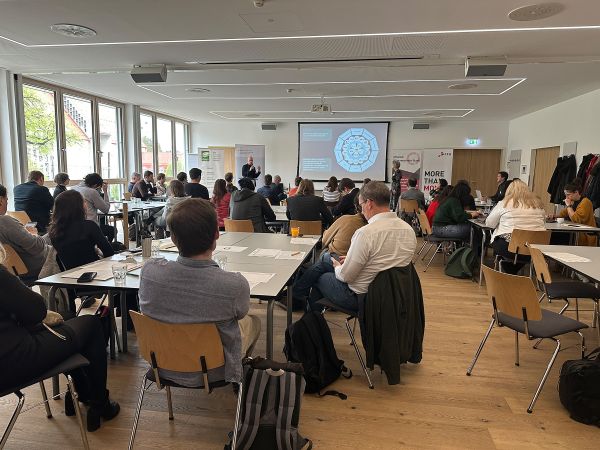 Vortragende und Publikum