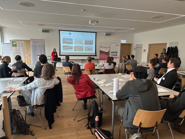 Vortragende und Publikum