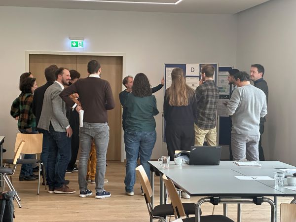 Austausch bei den Posterwänden